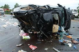 宝马车祸图片,事故原因引人深思”